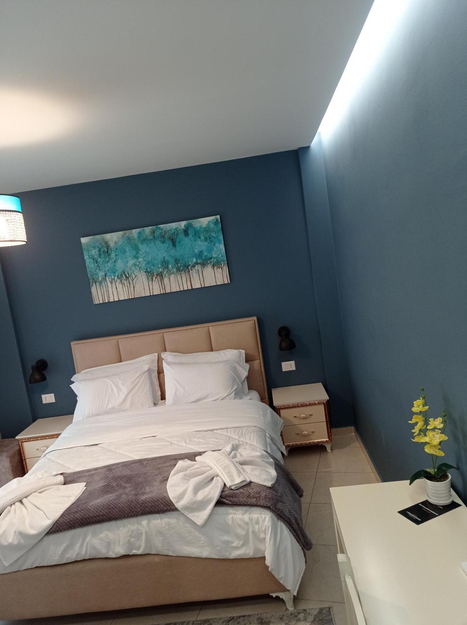 Ajilin Hotel Rooms Korce Bagian luar foto