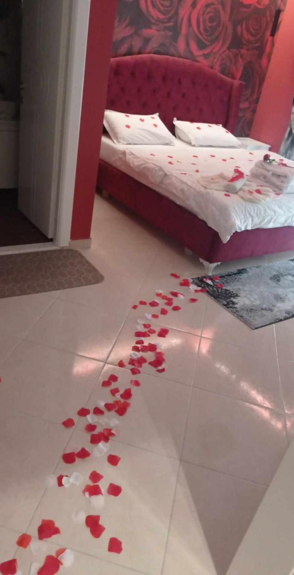 Ajilin Hotel Rooms Korce Bagian luar foto