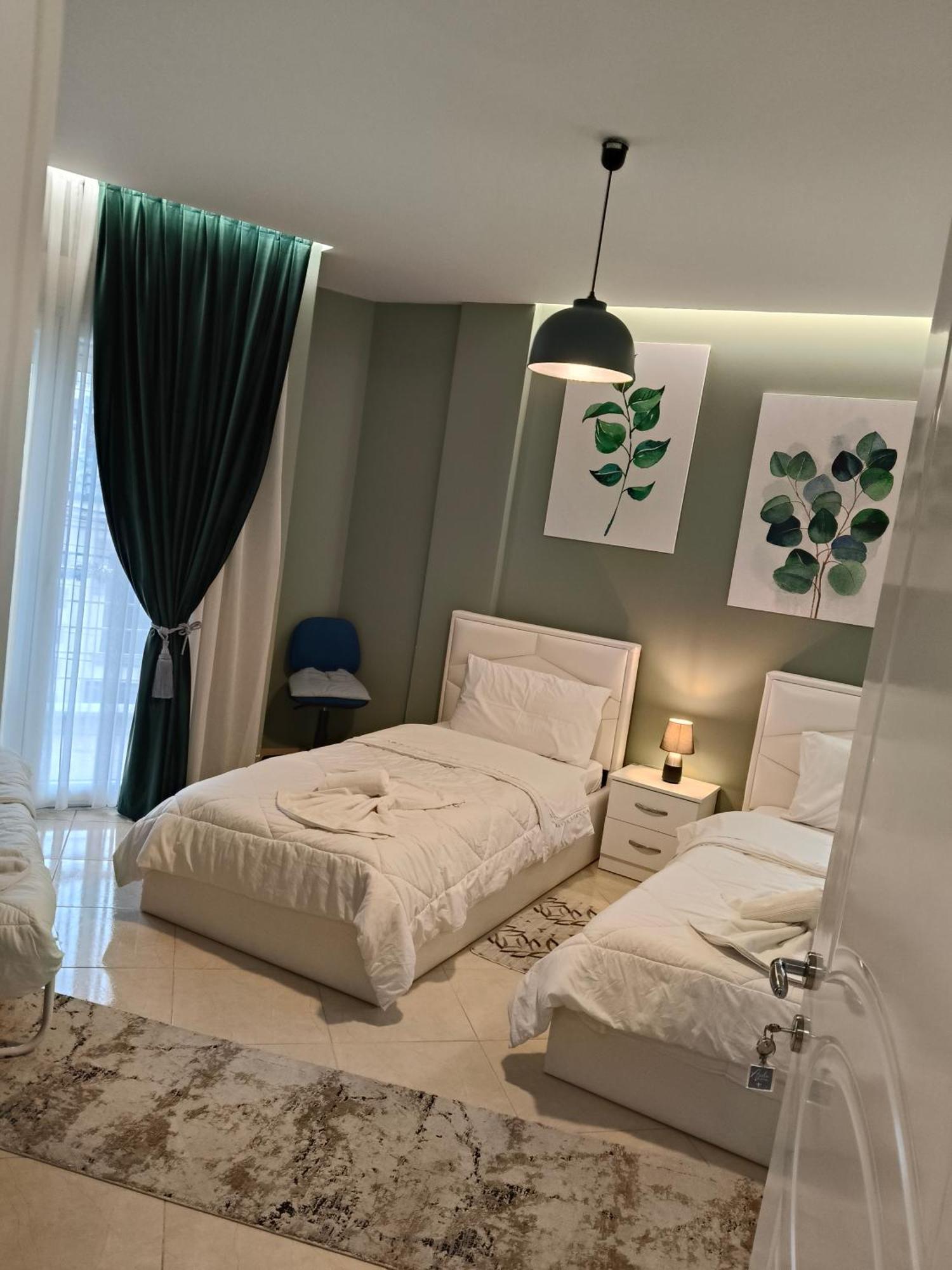 Ajilin Hotel Rooms Korce Bagian luar foto